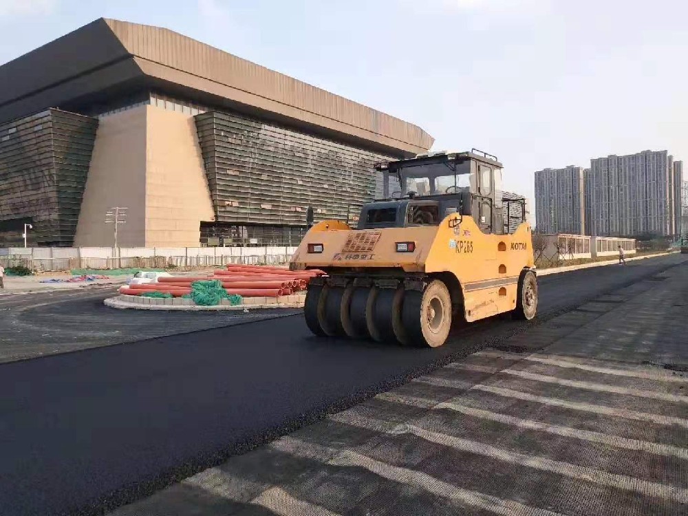 郑州新乡停车场线上买球(中国)官方网站摊铺工程